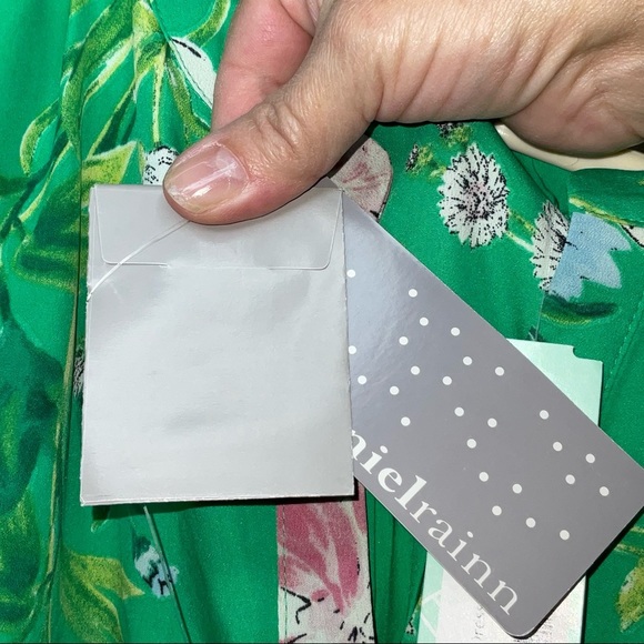 Beautiful green floral Daniel Rainn Harlow shirt dress with matching tie belt. - Picture 10 of 17